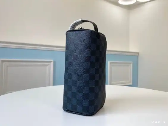 POUCH LOUIS VUITTON TOILETRY 0617